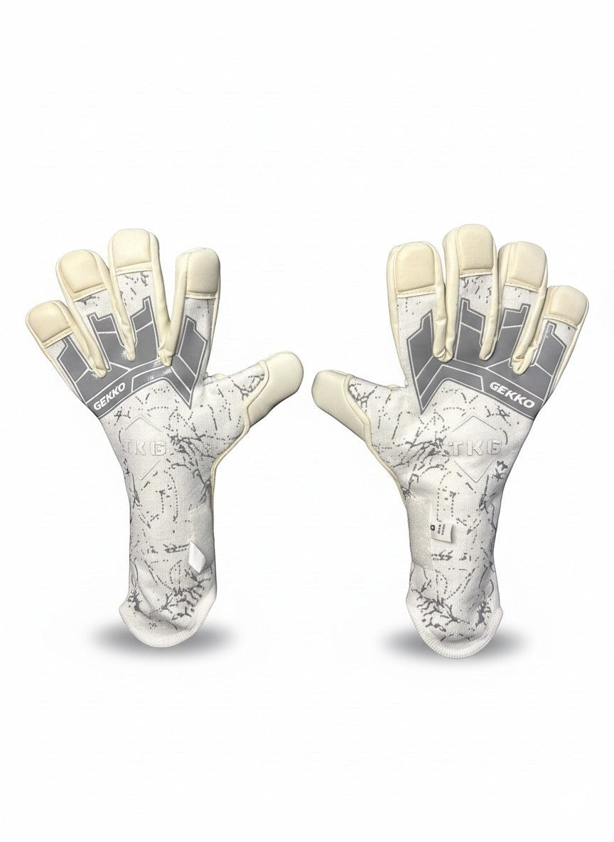 TOTAL KEEPERS GEKKO PRO black and white goalkeeper gloves with negative cut and removable wrist straps.
