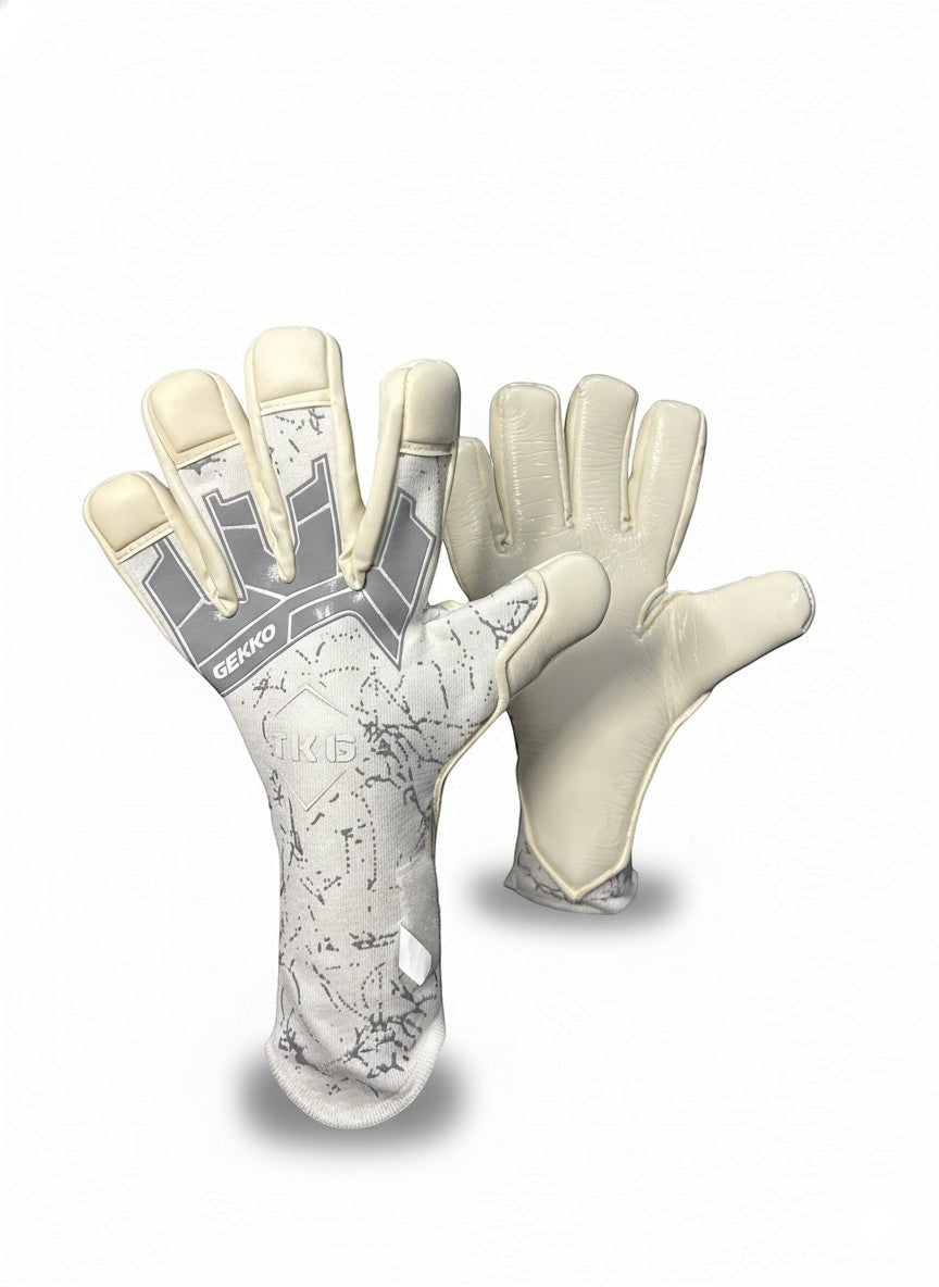 TOTAL KEEPERS GEKKO PRO black and white goalkeeper gloves with negative cut and removable wrist straps.