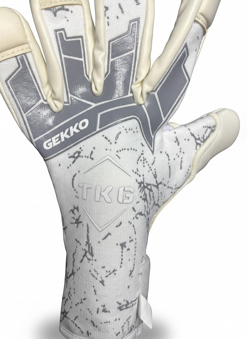 TOTAL KEEPERS GEKKO PRO black and white goalkeeper gloves with negative cut and removable wrist straps.