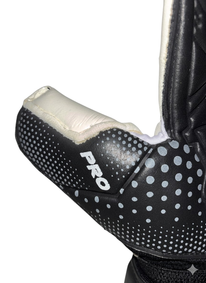 TOTAL KEEPERS GOTI PRO black goalkeeper gloves with white dot pattern and 'PRO' text. German Supreme Contact latex.
